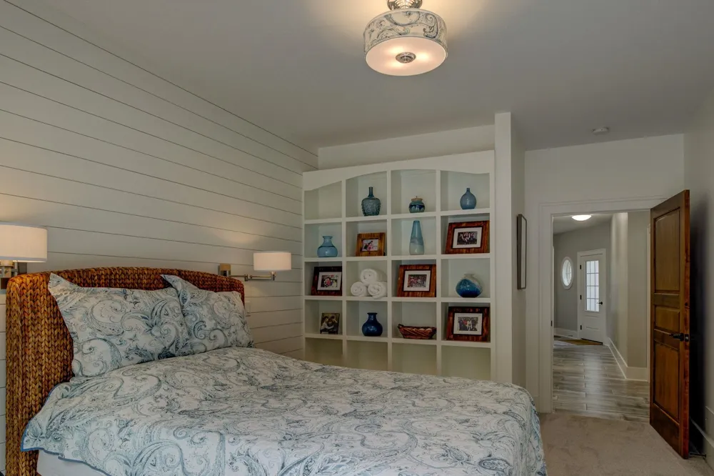 6885 E Shore Road Peninsula Township, MI 49686