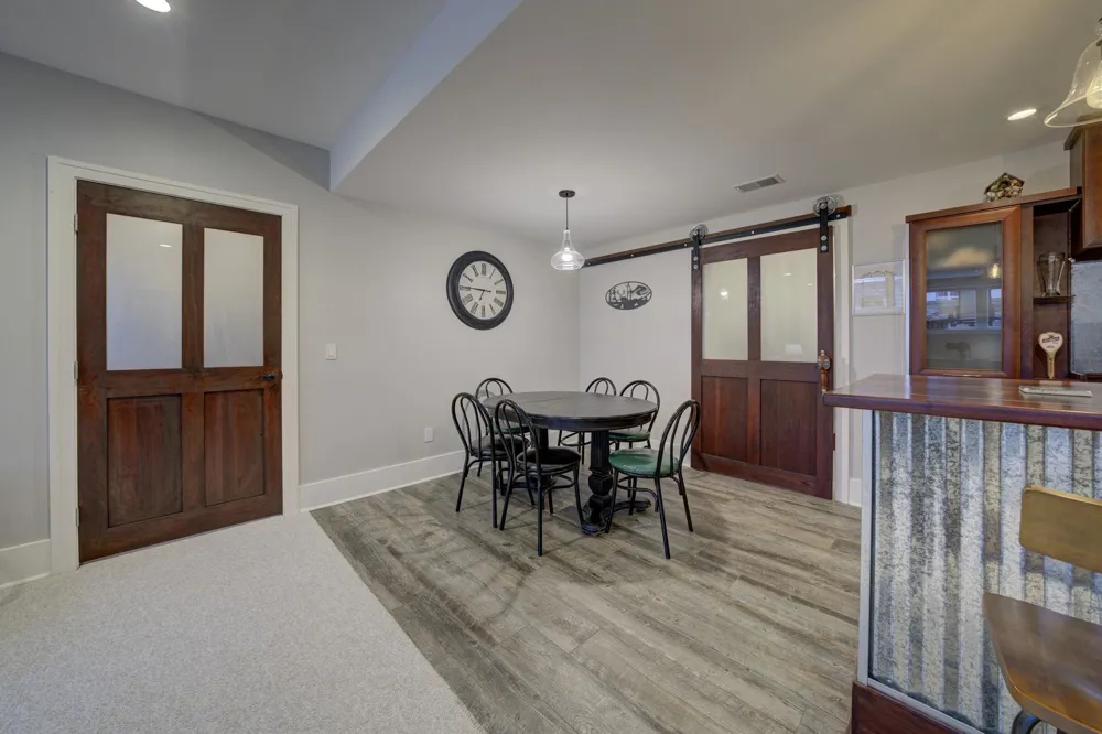 6885 E Shore Road Peninsula Township, MI 49686