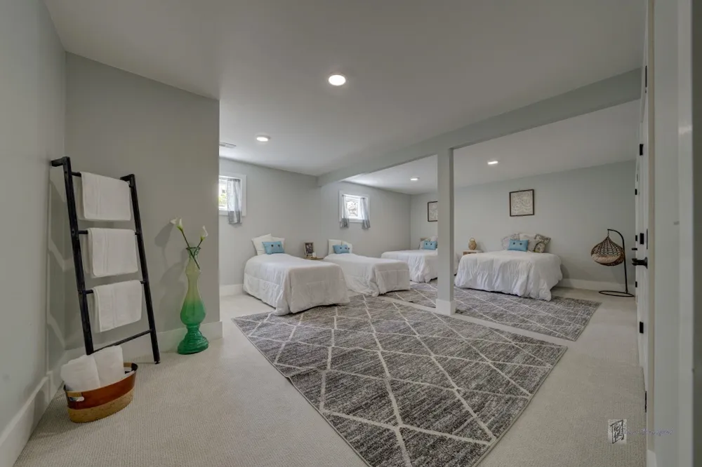 6885 E Shore Road Peninsula Township, MI 49686