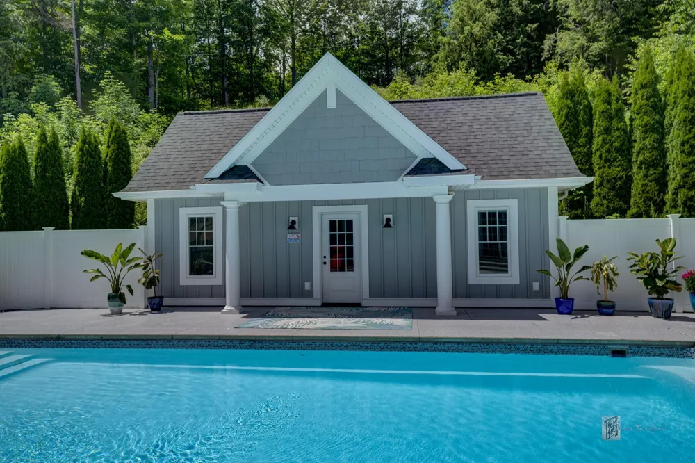 6885 E Shore Road Peninsula Township, MI 49686