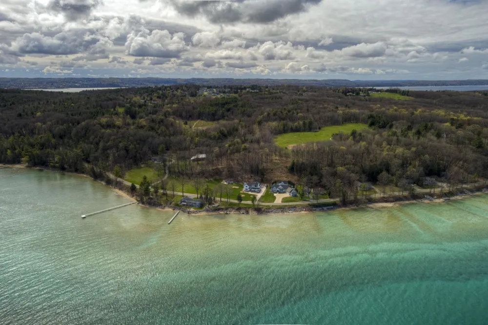 6885 E Shore Road Peninsula Township, MI 49686