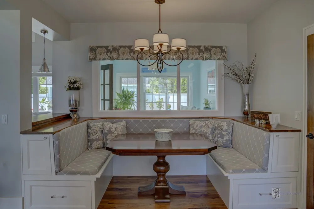 6885 E Shore Road Peninsula Township, MI 49686