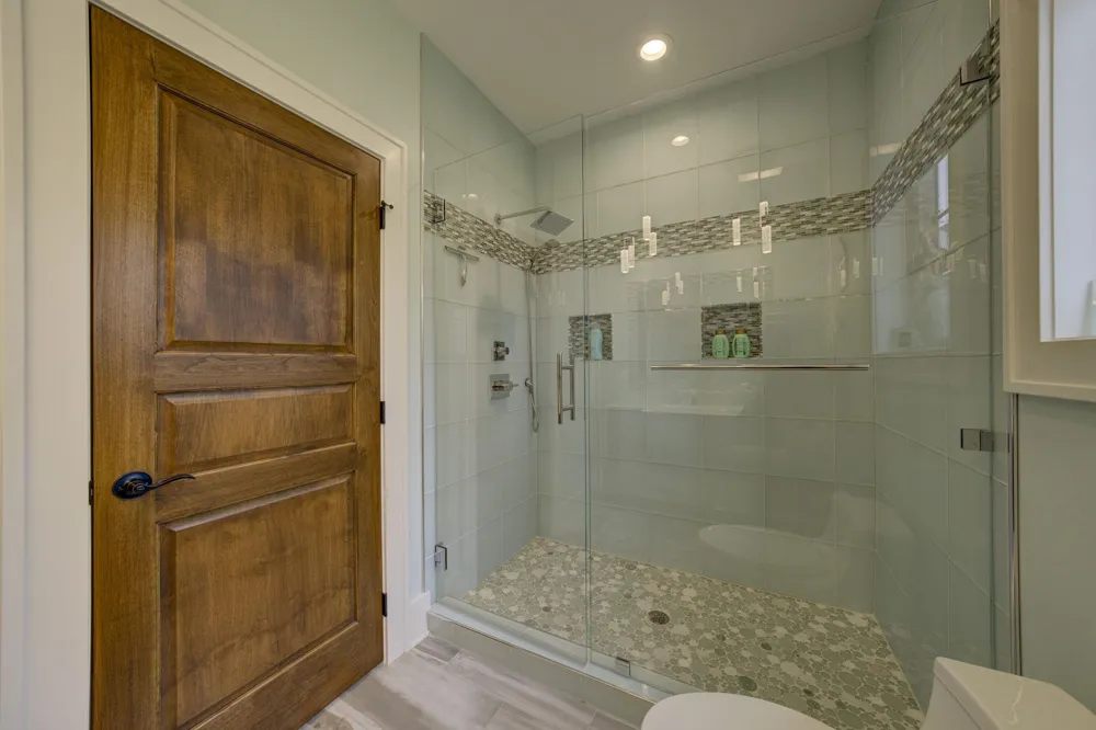6885 E Shore Road Peninsula Township, MI 49686