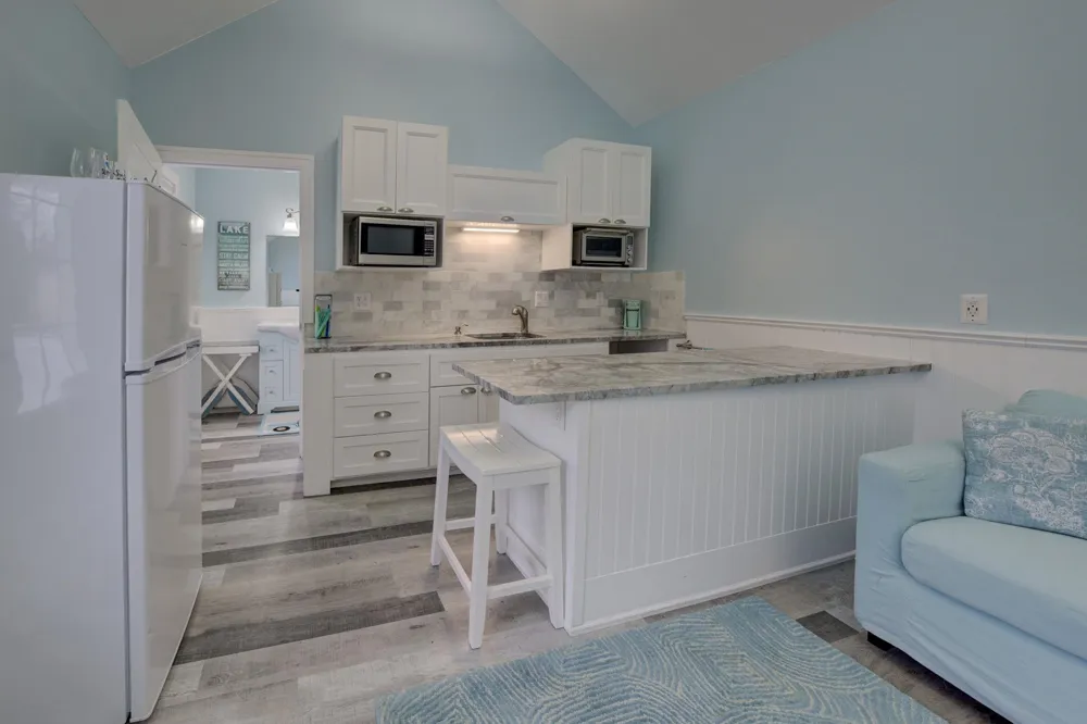 6885 E Shore Road Peninsula Township, MI 49686