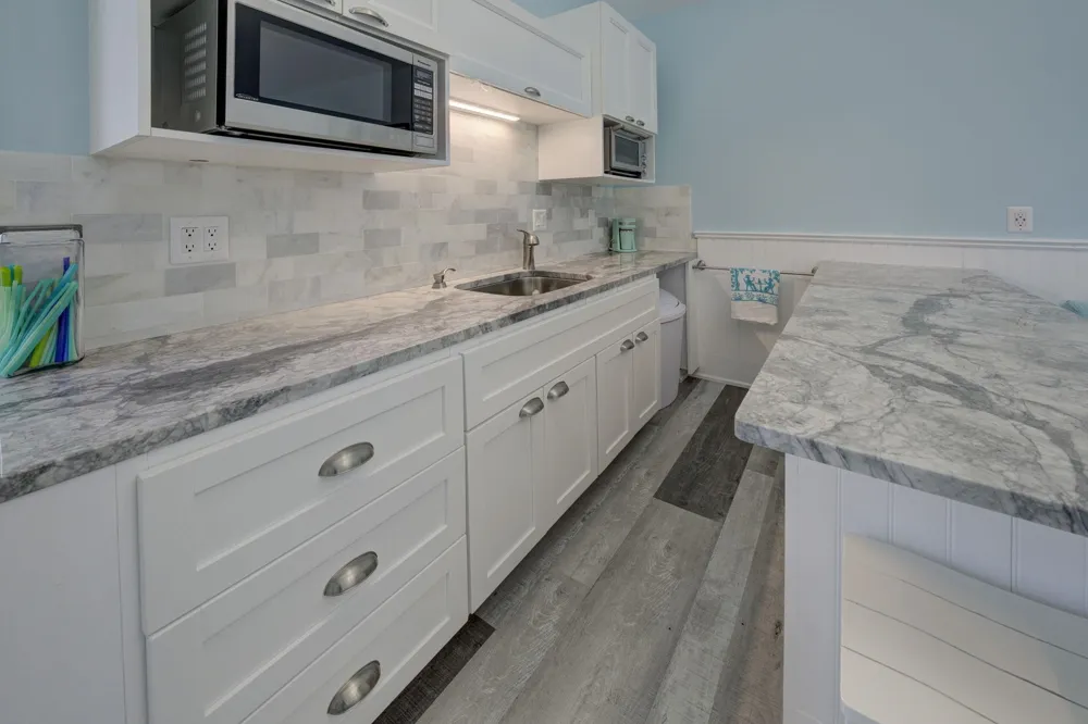 6885 E Shore Road Peninsula Township, MI 49686