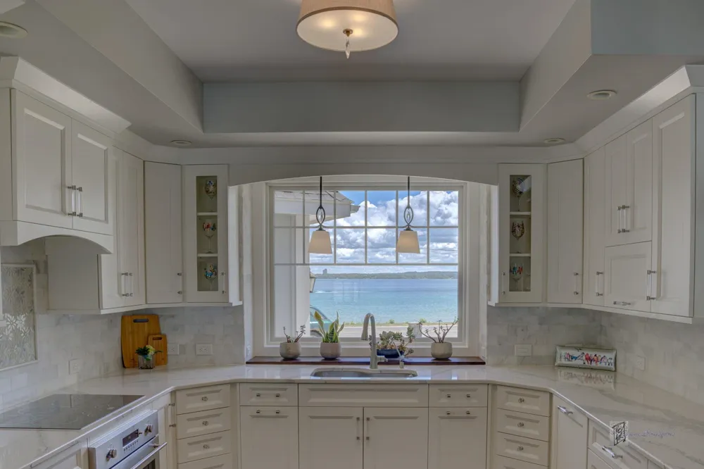 6885 E Shore Road Peninsula Township, MI 49686