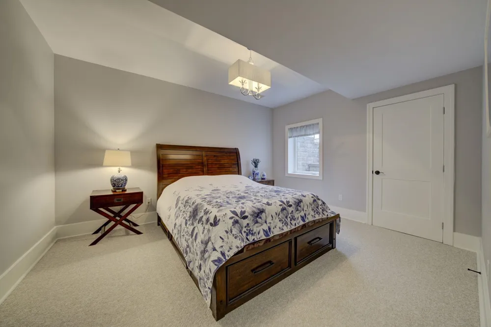 6885 E Shore Road Peninsula Township, MI 49686