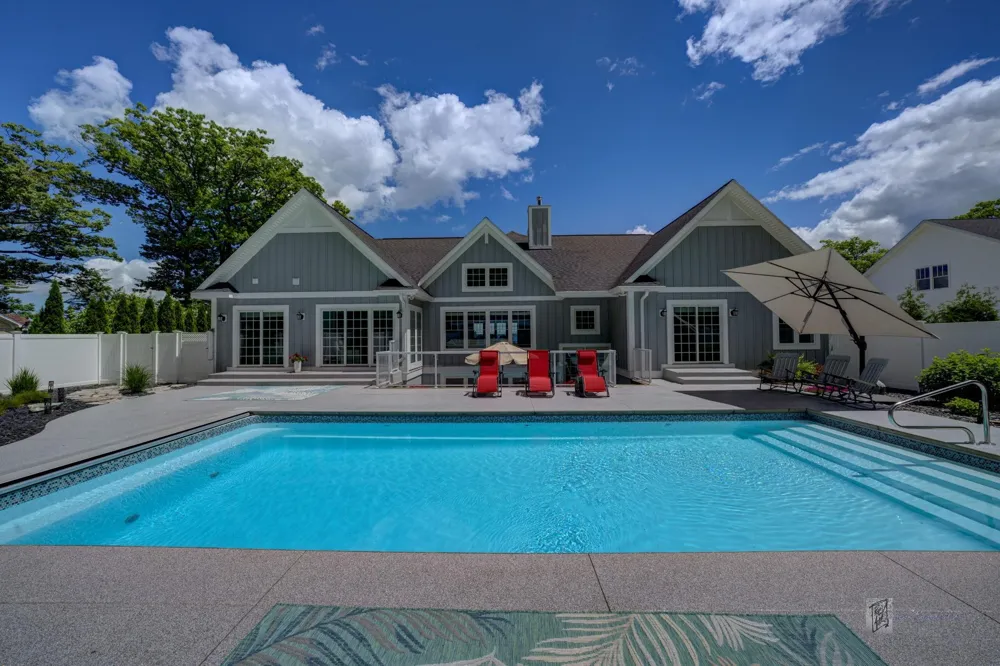6885 E Shore Road Peninsula Township, MI 49686
