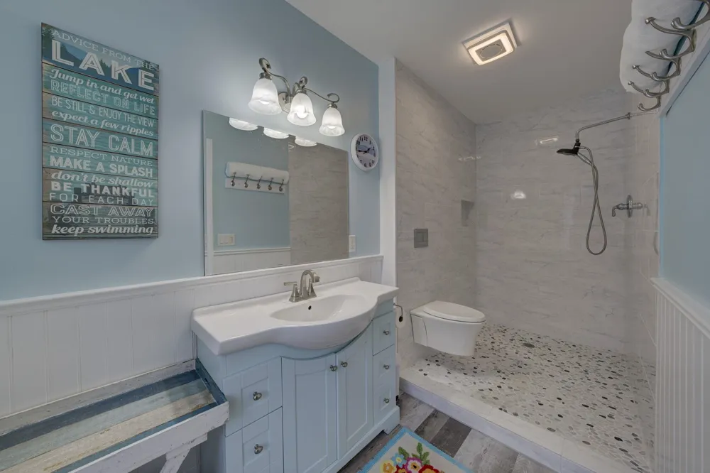 6885 E Shore Road Peninsula Township, MI 49686