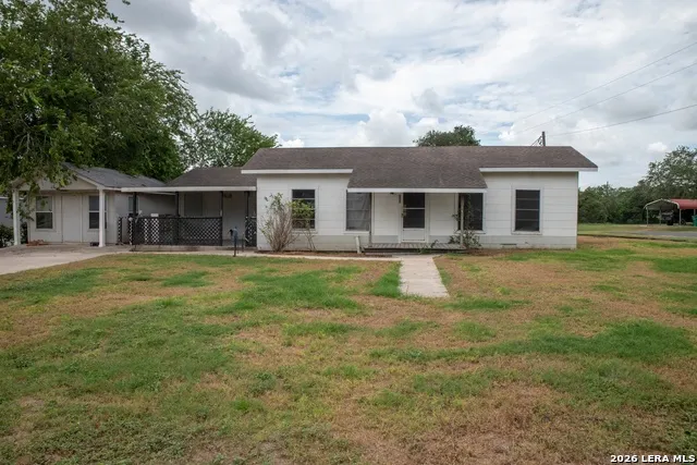 200 IRVIN ST Falls City, TX 78113