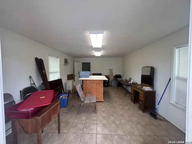 200 IRVIN ST Falls City, TX 78113