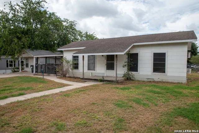200 IRVIN ST Falls City, TX 78113