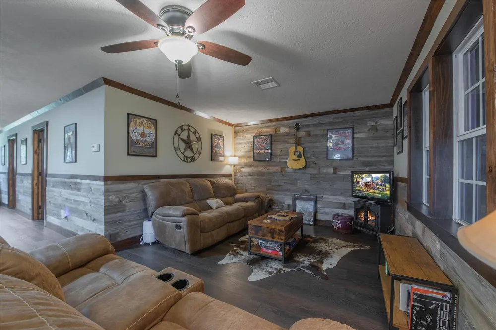1 Fm 3179 Huntsville, TX 77340