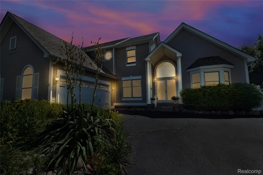 16073 Silverwood Drive Fenton Charter Township, MI 48430