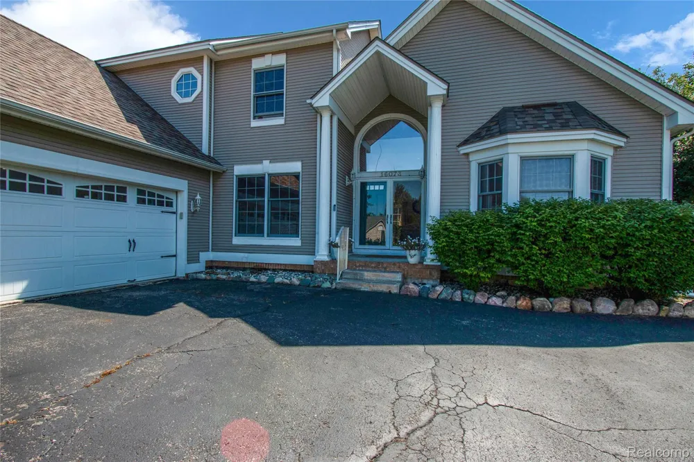 16073 Silverwood Drive Fenton Charter Township, MI 48430
