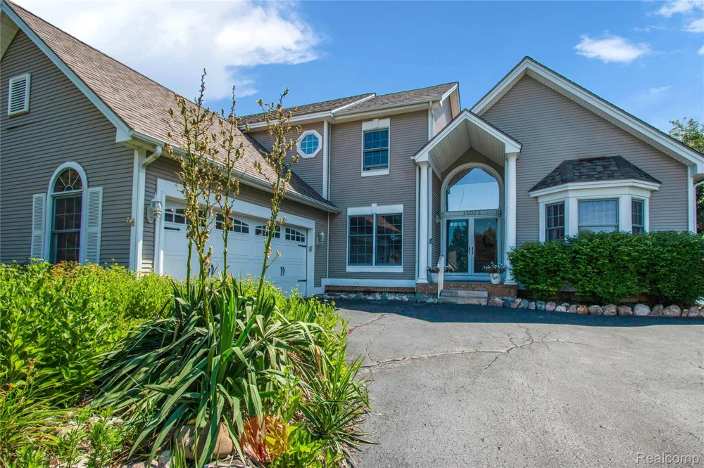 16073 Silverwood Drive Fenton Charter Township, MI 48430