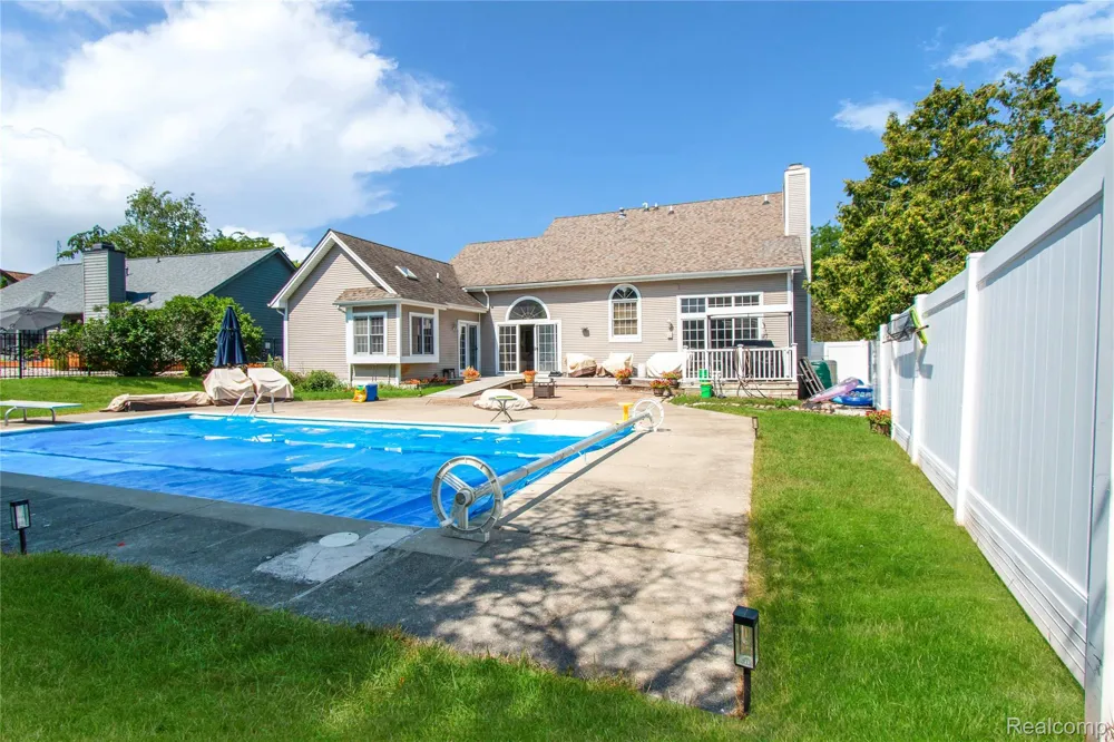 16073 Silverwood Drive Fenton Charter Township, MI 48430