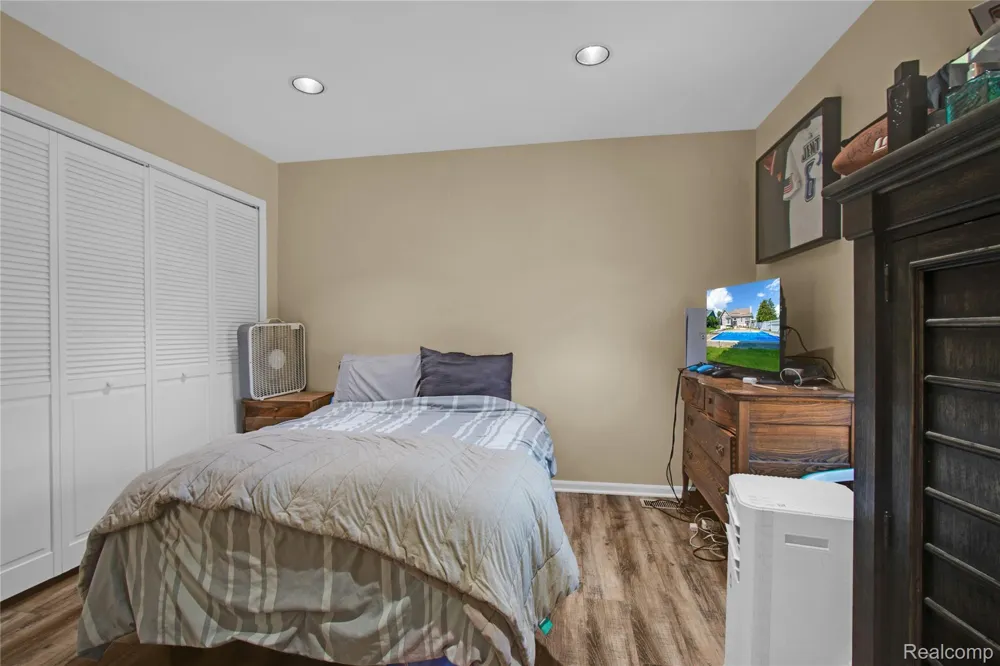 16073 Silverwood Drive Fenton Charter Township, MI 48430