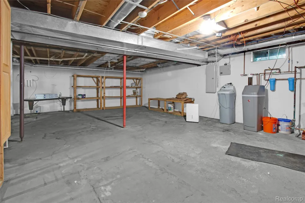 16073 Silverwood Drive Fenton Charter Township, MI 48430