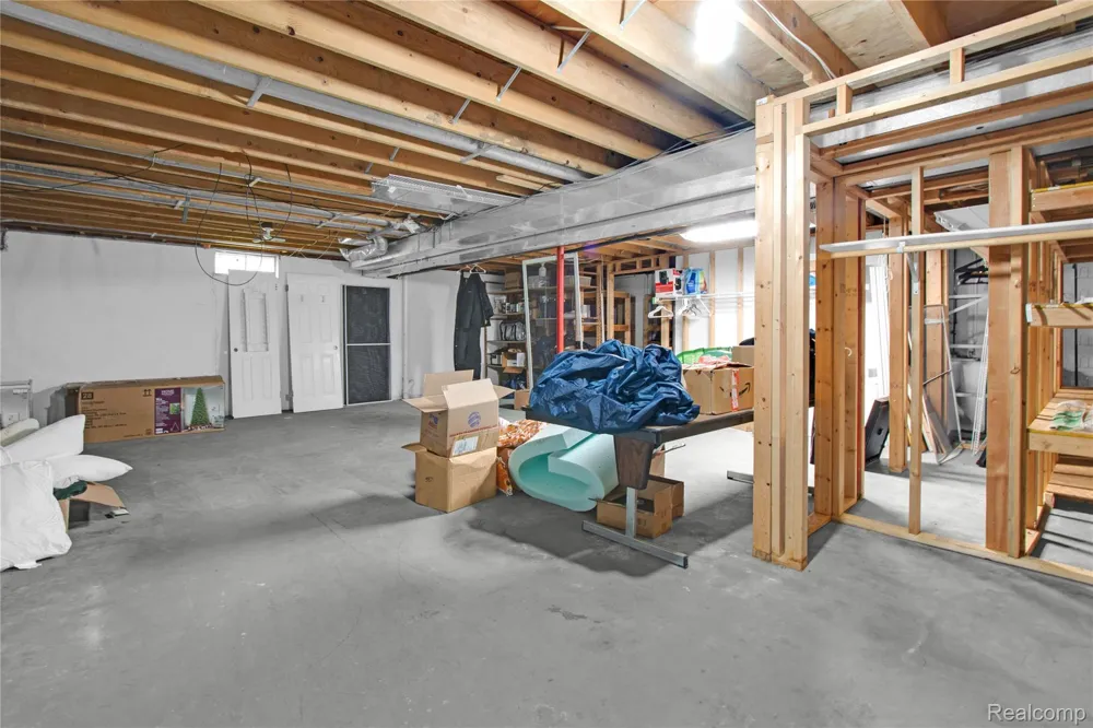 16073 Silverwood Drive Fenton Charter Township, MI 48430
