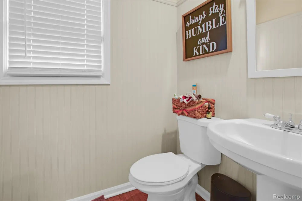 16073 Silverwood Drive Fenton Charter Township, MI 48430