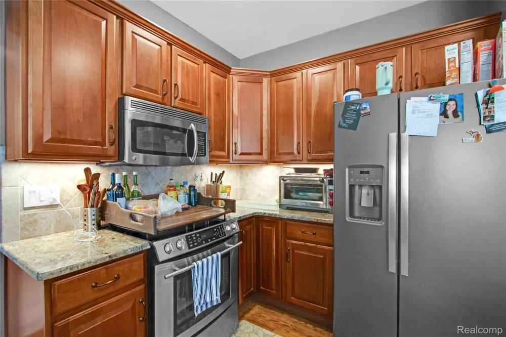 16073 Silverwood Drive Fenton Charter Township, MI 48430