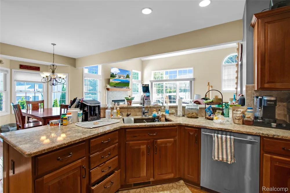 16073 Silverwood Drive Fenton Charter Township, MI 48430