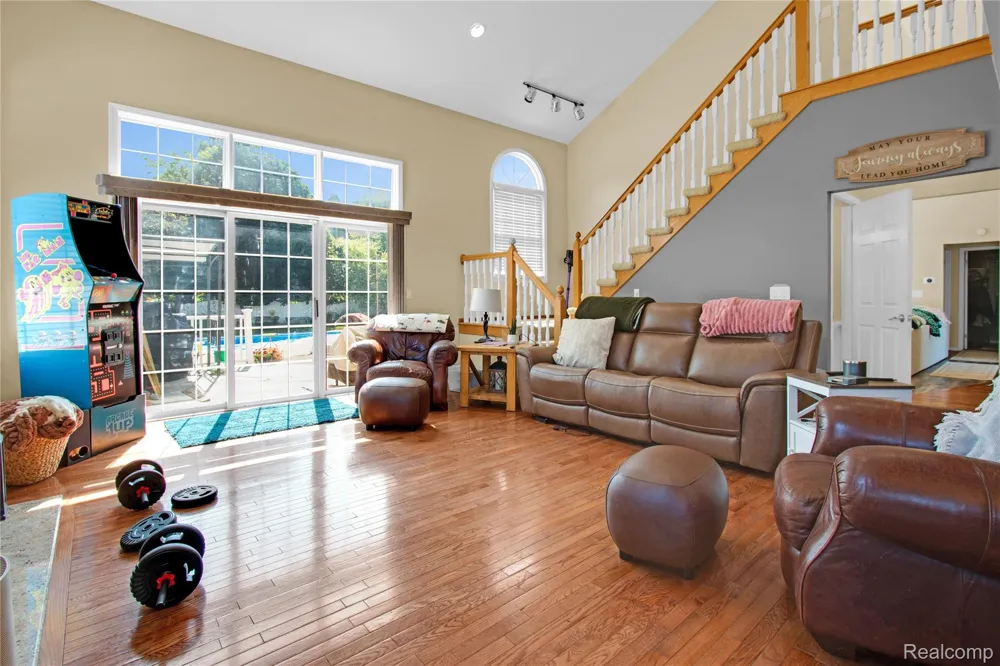 16073 Silverwood Drive Fenton Charter Township, MI 48430
