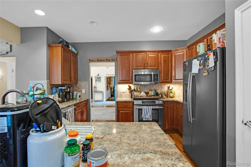 16073 Silverwood Drive Fenton Charter Township, MI 48430