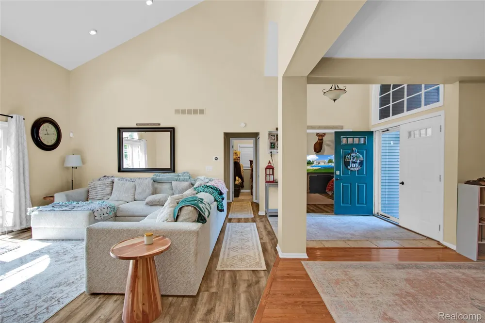 16073 Silverwood Drive Fenton Charter Township, MI 48430