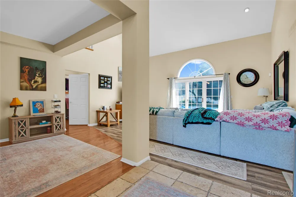 16073 Silverwood Drive Fenton Charter Township, MI 48430