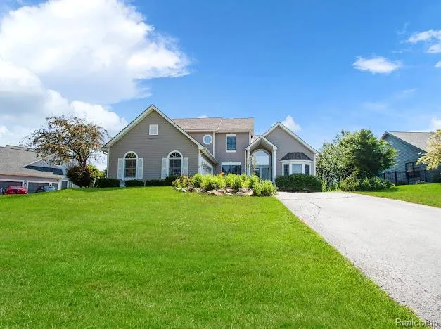 16073 Silverwood Drive Fenton Charter Township, MI 48430