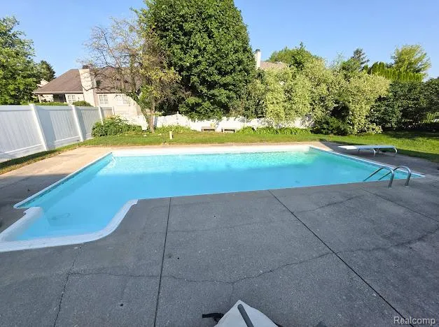 16073 Silverwood Drive Fenton Charter Township, MI 48430