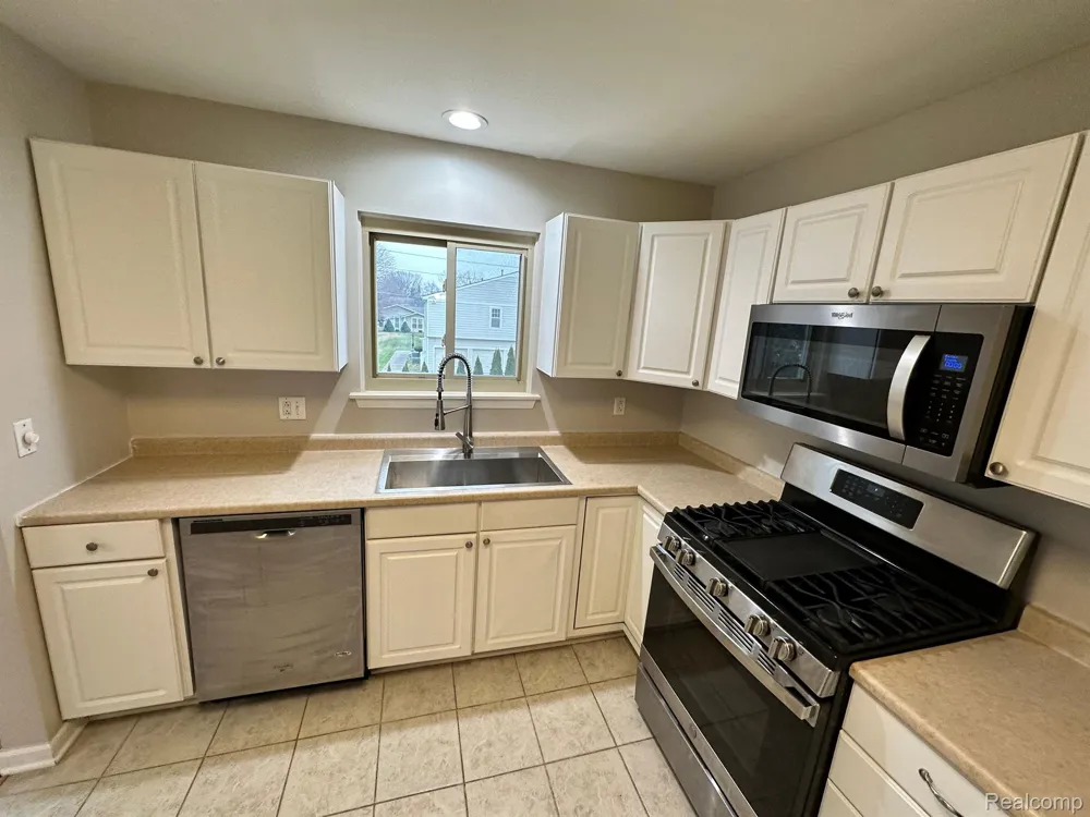 23260 CRANBROOKE DRIVE Novi City, MI 48375