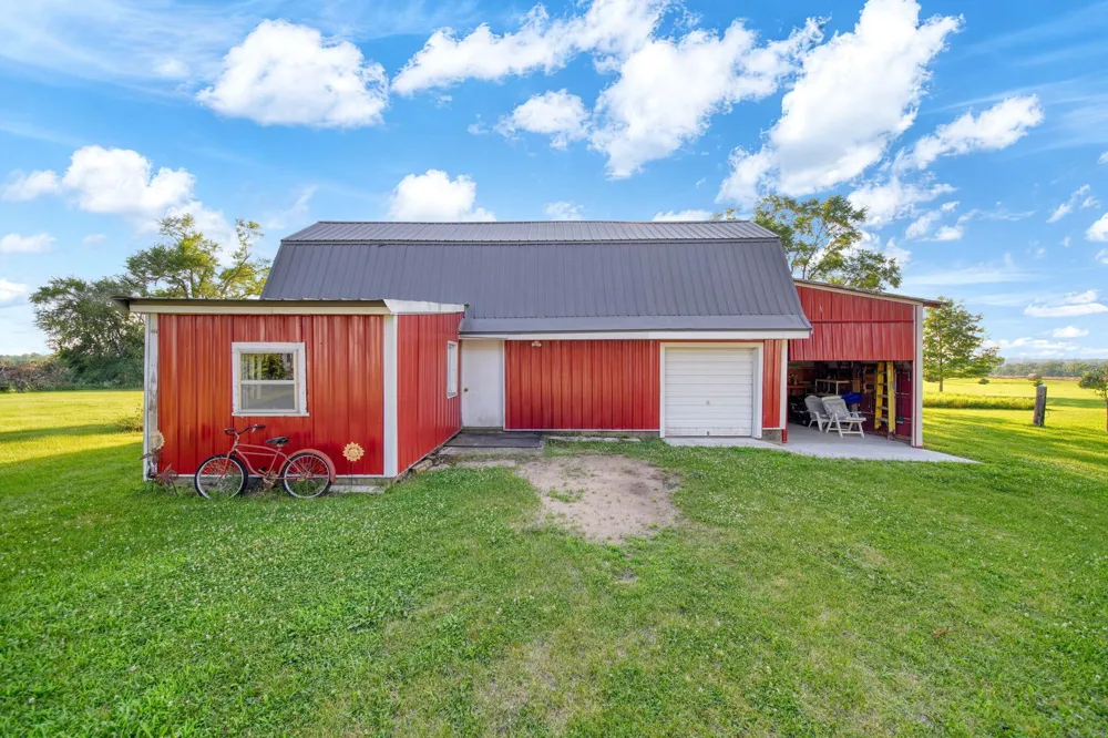 11632 Wheaton Road Cement City, MI 49233