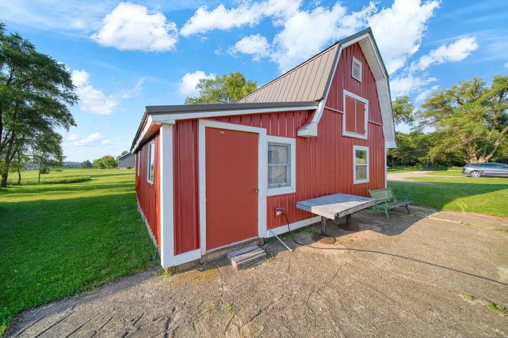 11632 Wheaton Road Cement City, MI 49233
