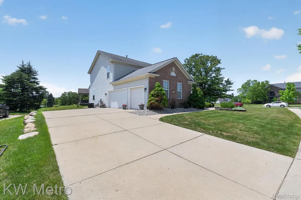 27886 Bluebird Drive Huron Charter Township, MI 48134