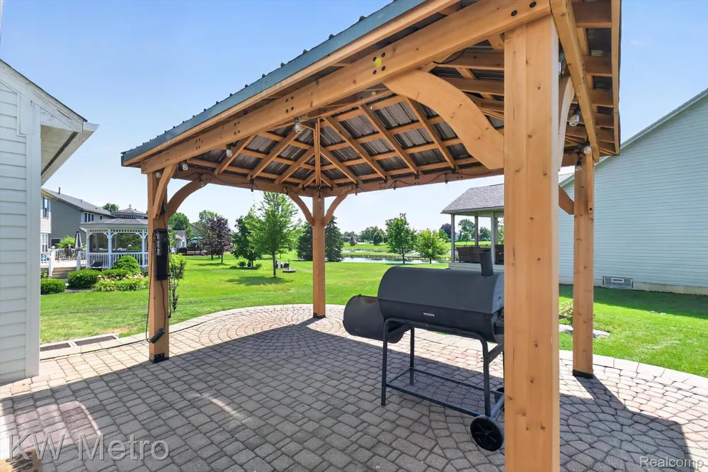 27886 Bluebird Drive Huron Charter Township, MI 48134