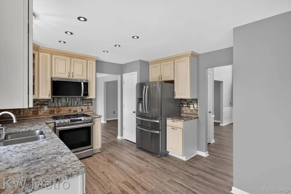 27886 Bluebird Drive Huron Charter Township, MI 48134