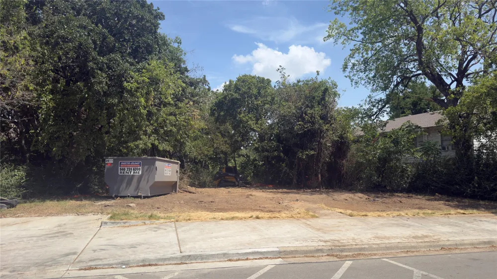 700 W Sycamore Street Denton, TX 76201