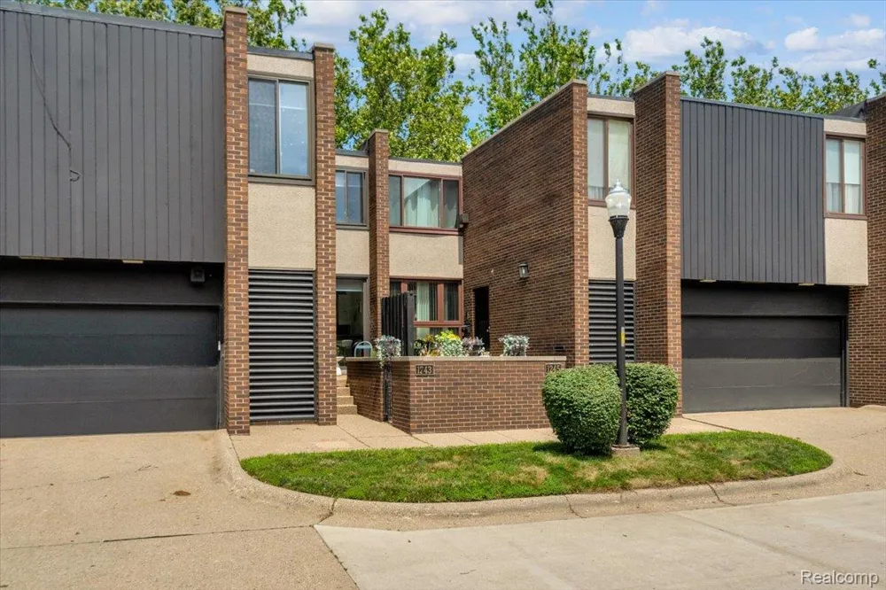 1243 Navarre Place Detroit City, MI 48207