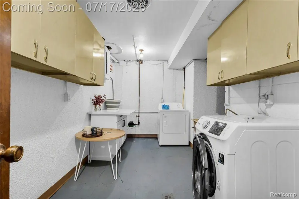 1243 Navarre Place Detroit City, MI 48207