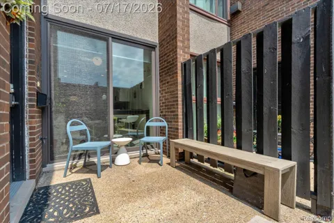 1243 Navarre Place