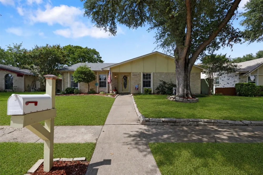 2825 Pinewood Drive Garland, TX 75044
