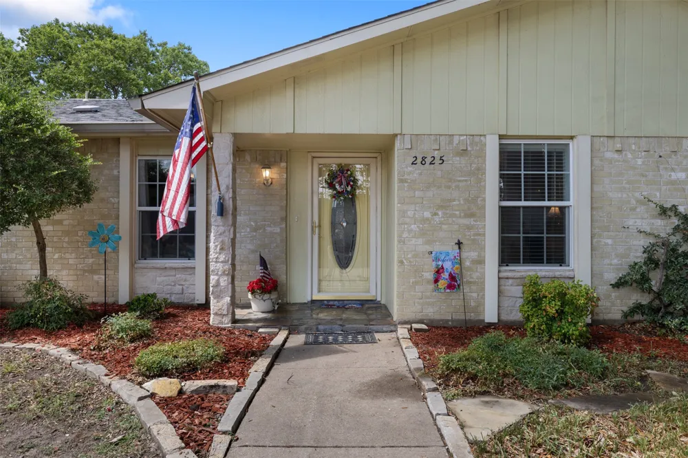2825 Pinewood Drive Garland, TX 75044