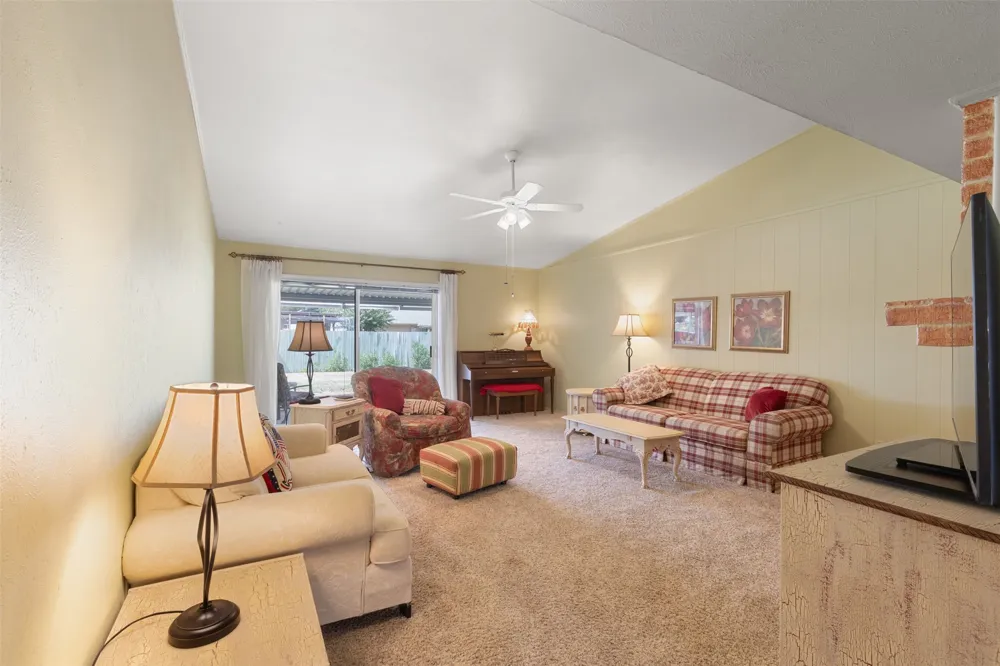 2825 Pinewood Drive Garland, TX 75044