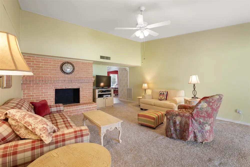 2825 Pinewood Drive Garland, TX 75044