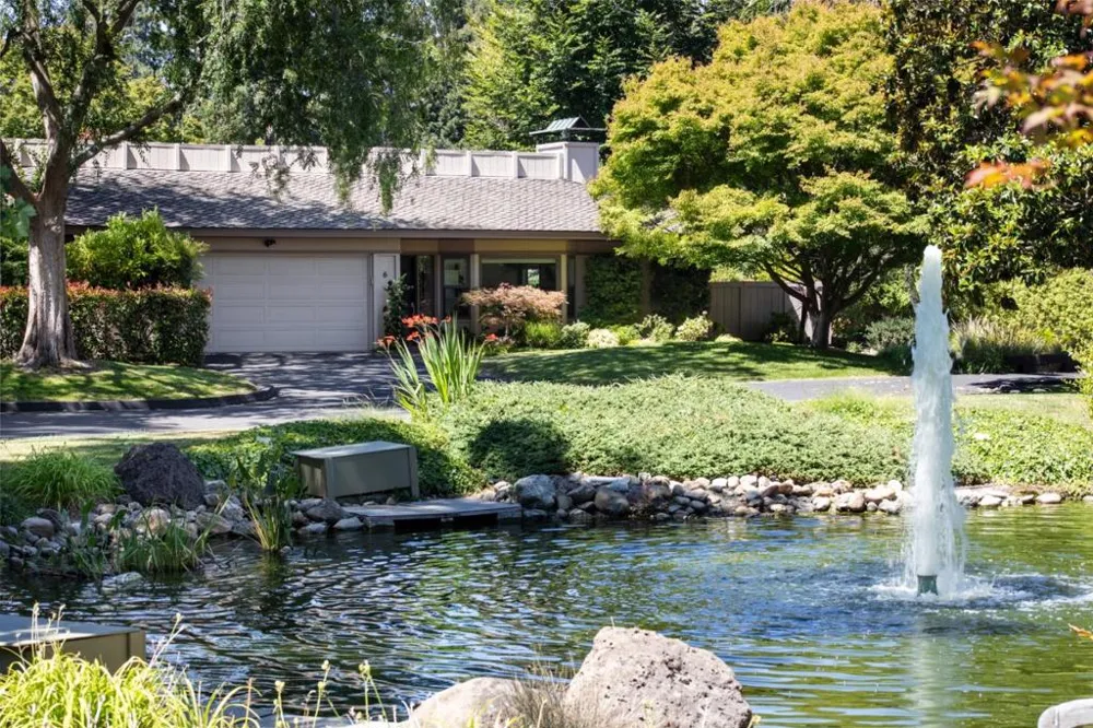 6 Bay Tree Los Altos, CA 94022