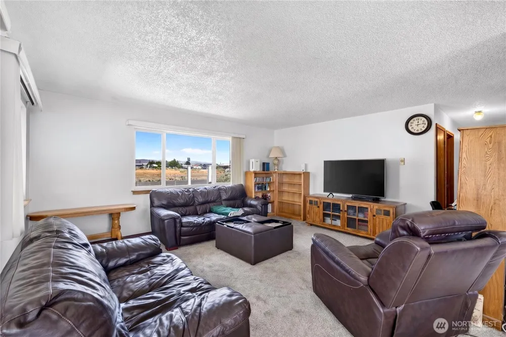 301 Arrowhead Place SW Mattawa, WA 99349