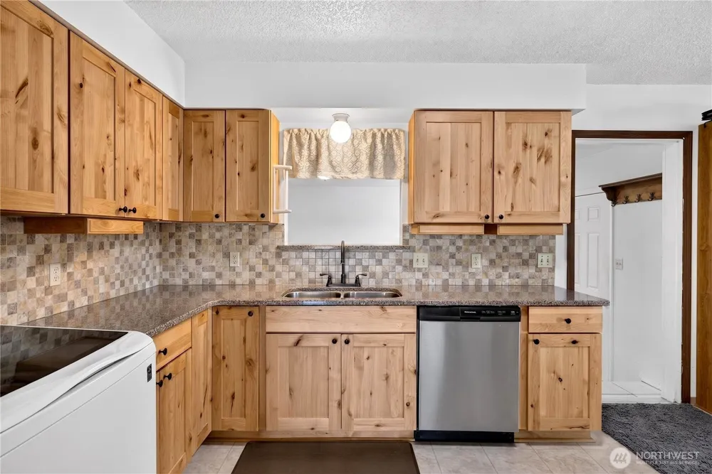 301 Arrowhead Place SW Mattawa, WA 99349